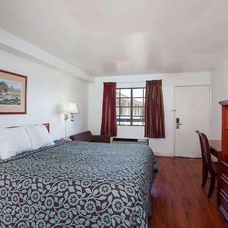 Days Inn By Wyndham Orange Anaheim Bagian luar foto