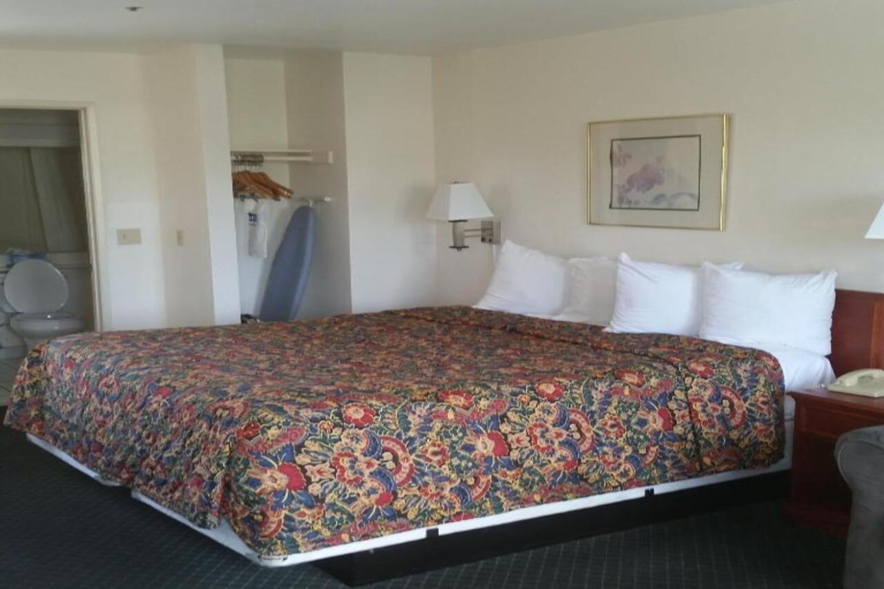 Days Inn By Wyndham Orange Anaheim Bagian luar foto