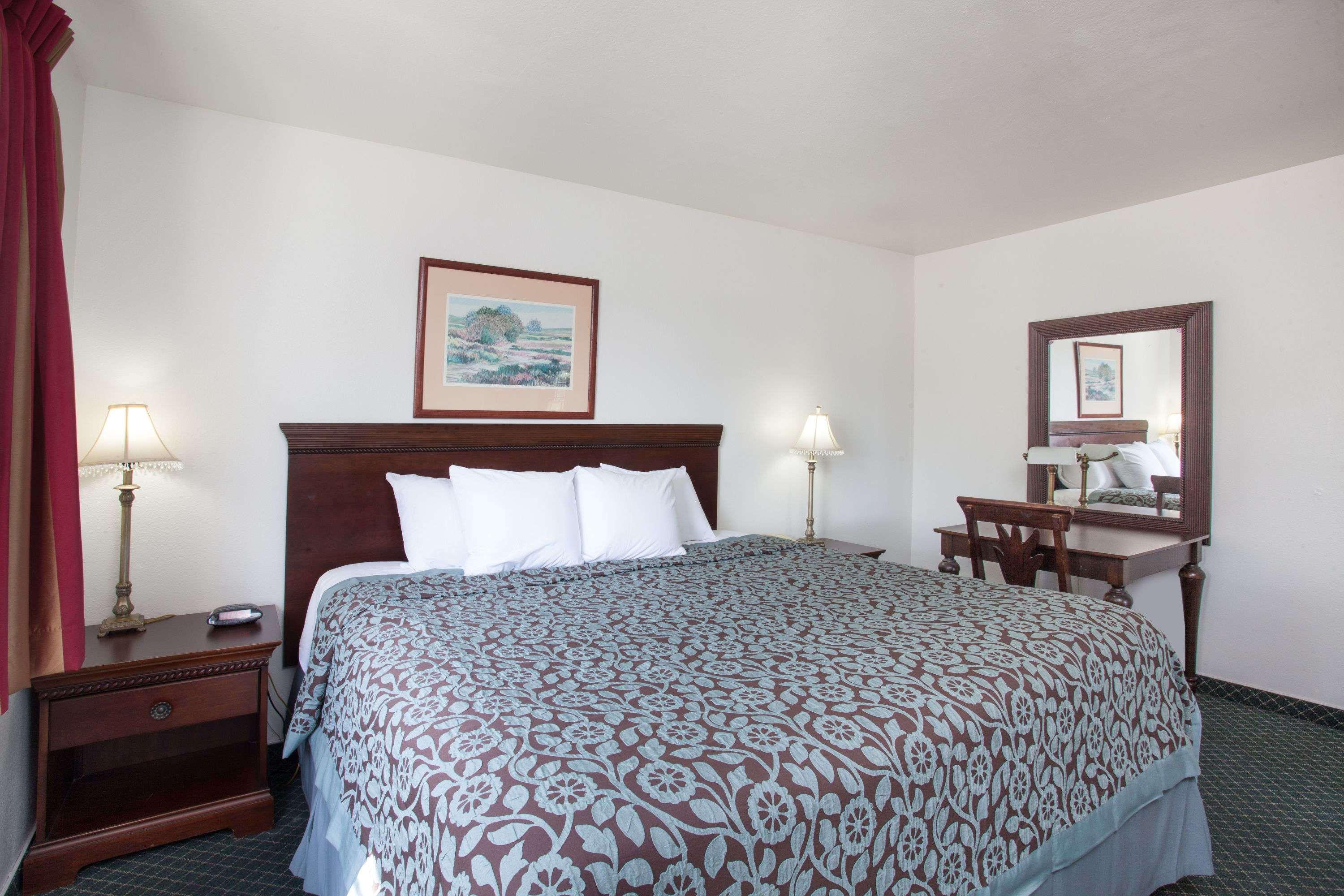 Days Inn By Wyndham Orange Anaheim Bagian luar foto