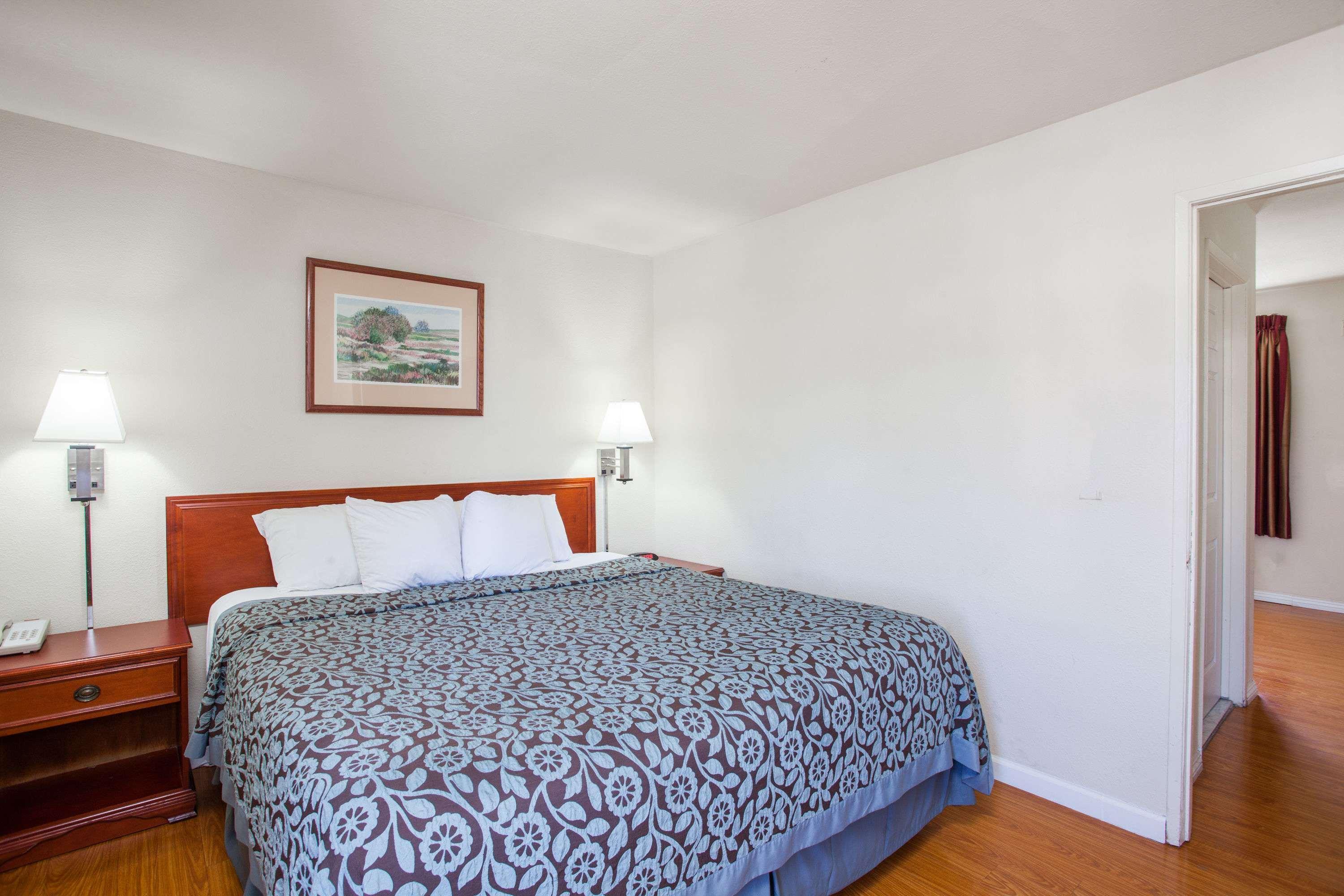 Days Inn By Wyndham Orange Anaheim Bagian luar foto