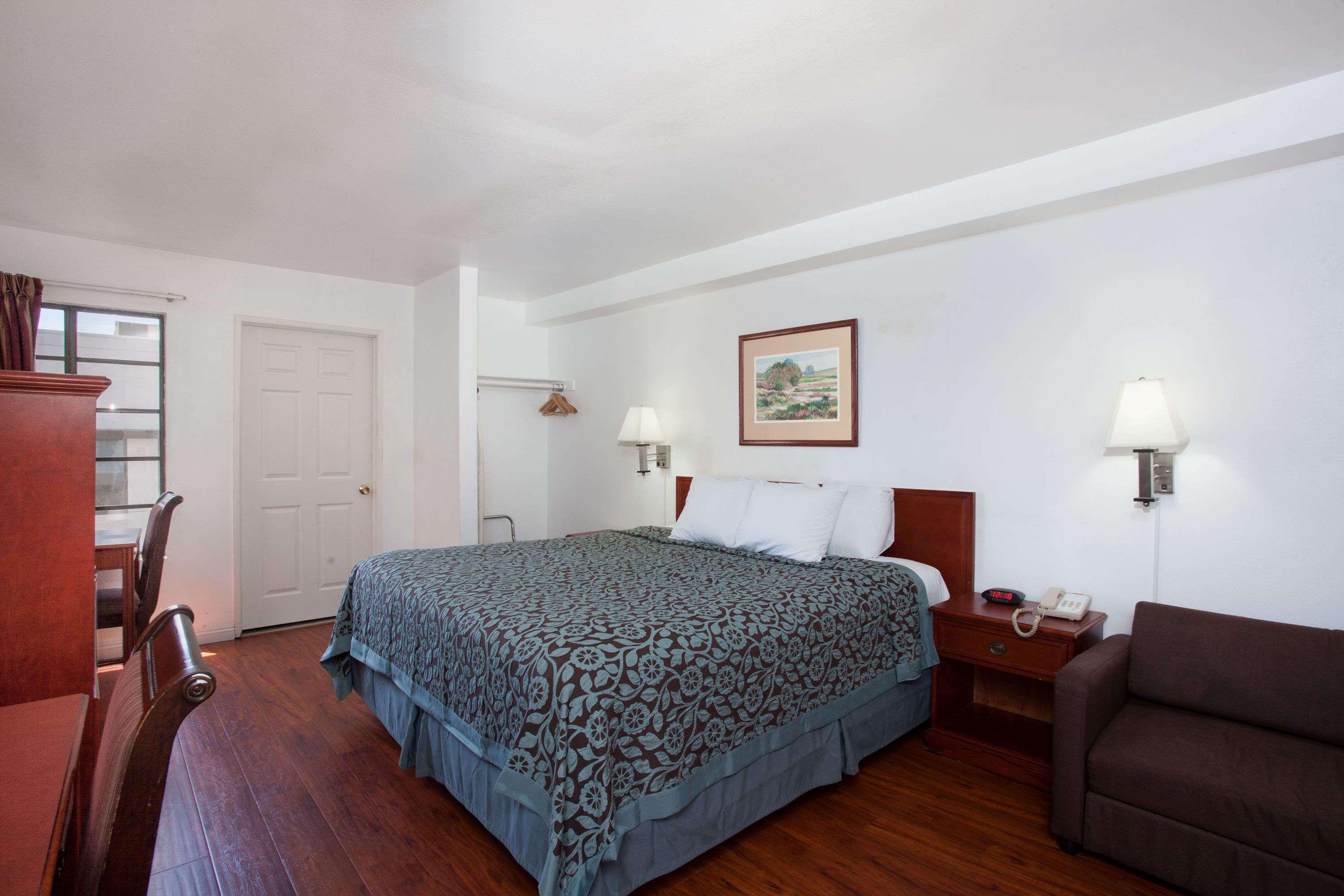 Days Inn By Wyndham Orange Anaheim Bagian luar foto