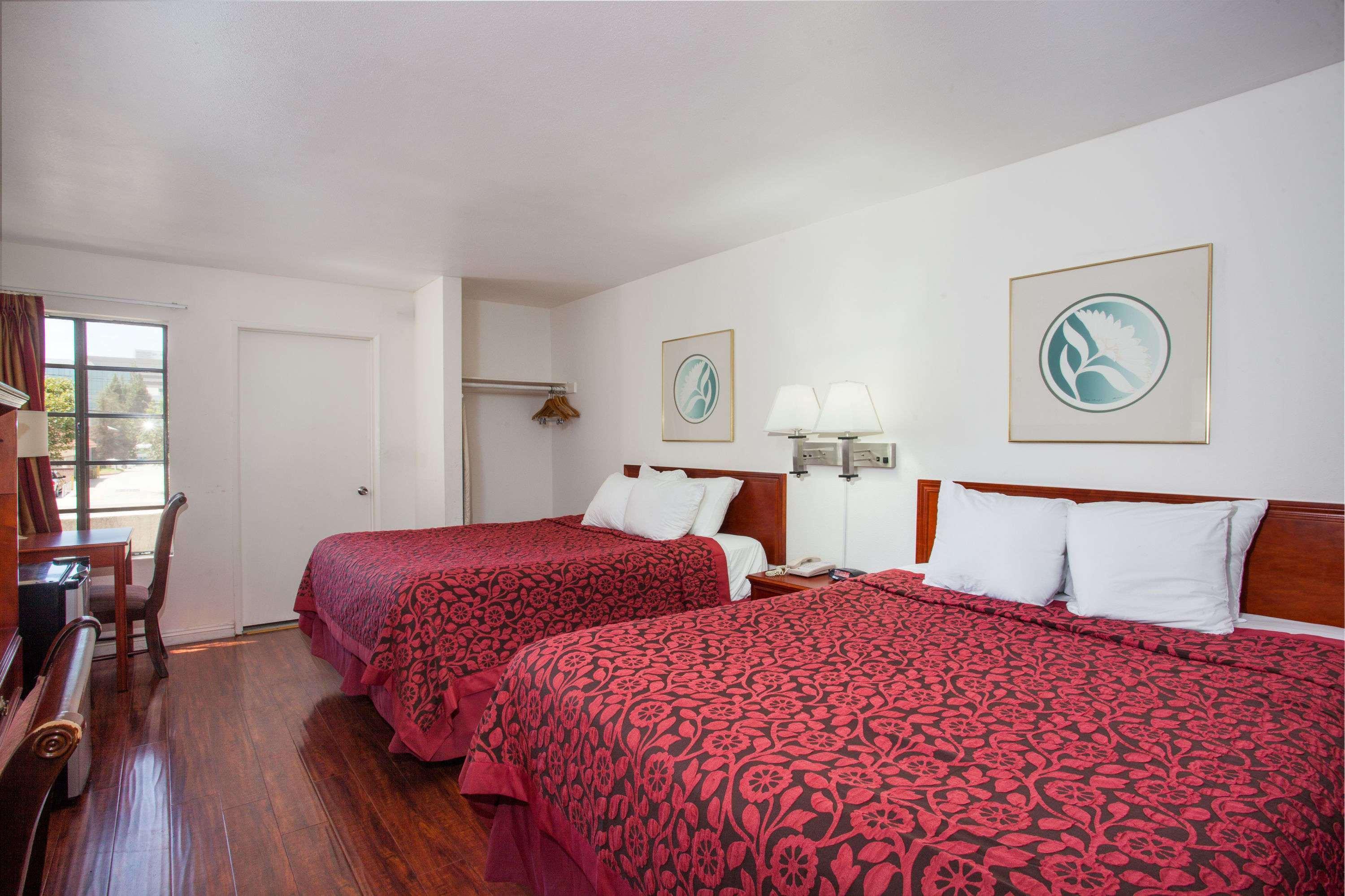 Days Inn By Wyndham Orange Anaheim Bagian luar foto