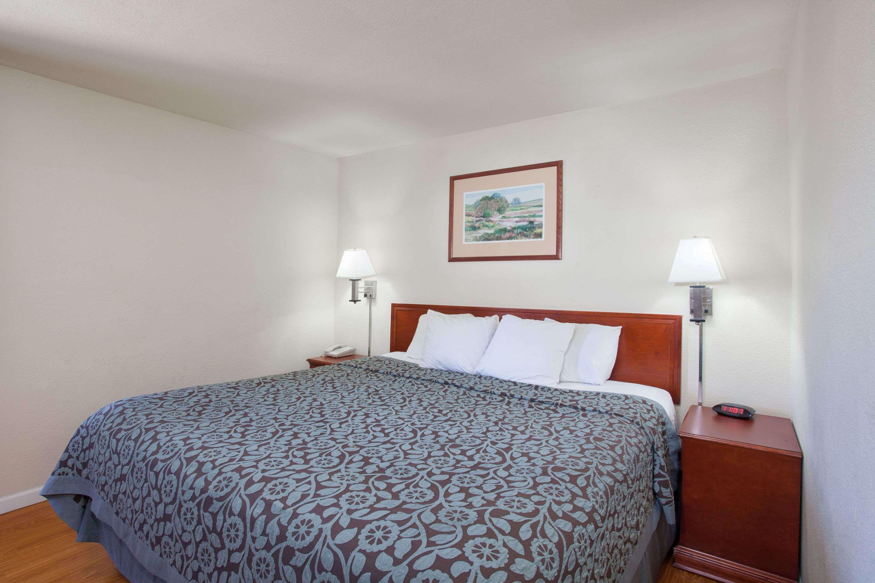 Days Inn By Wyndham Orange Anaheim Bagian luar foto