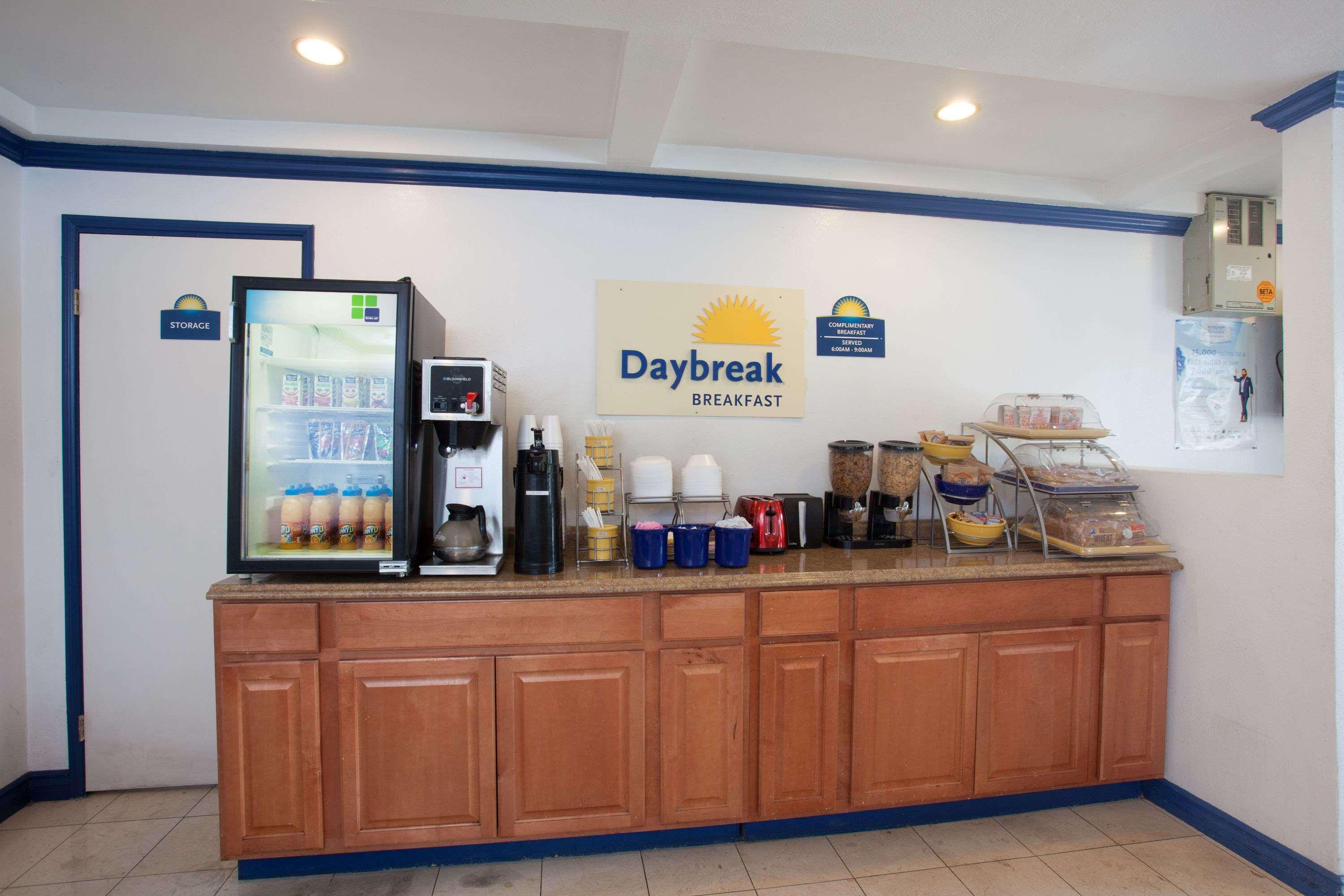 Days Inn By Wyndham Orange Anaheim Bagian luar foto