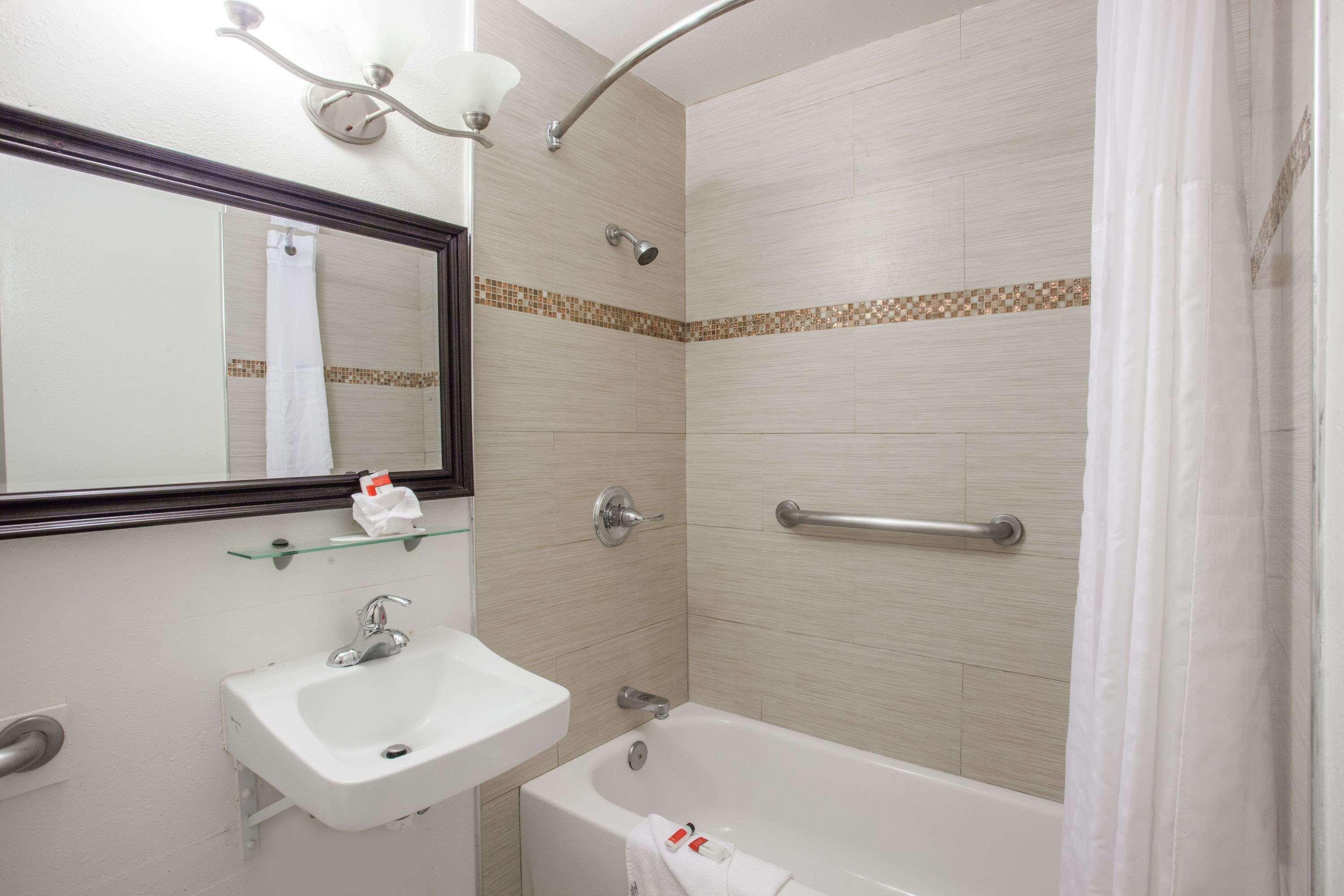 Days Inn By Wyndham Orange Anaheim Bagian luar foto