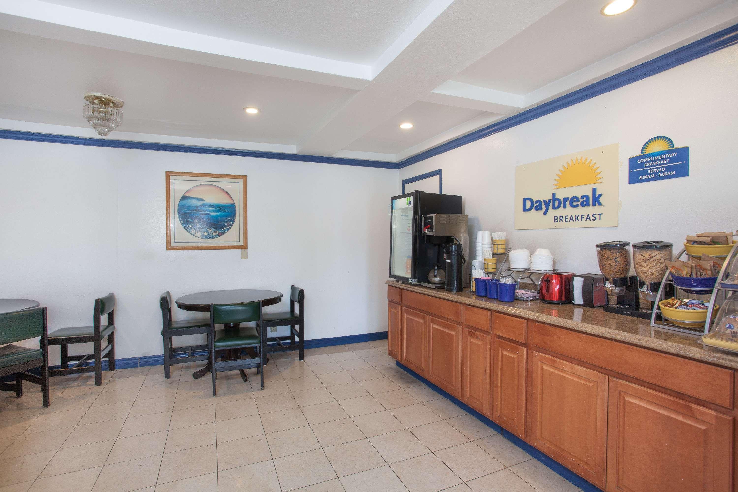 Days Inn By Wyndham Orange Anaheim Bagian luar foto