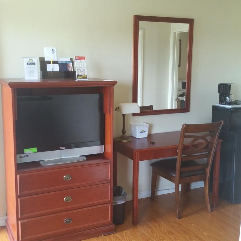 Days Inn By Wyndham Orange Anaheim Bagian luar foto