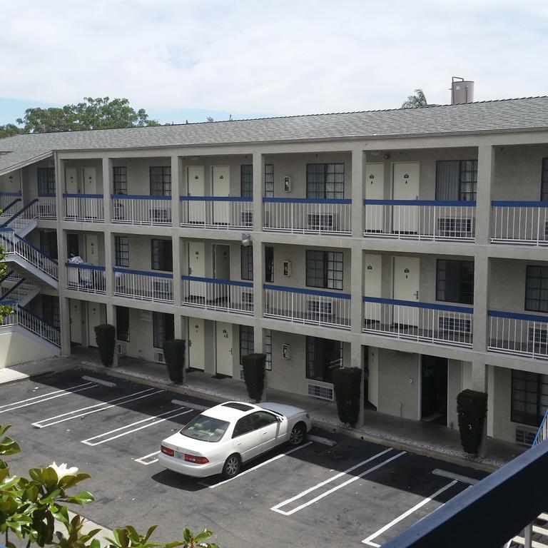 Days Inn By Wyndham Orange Anaheim Bagian luar foto