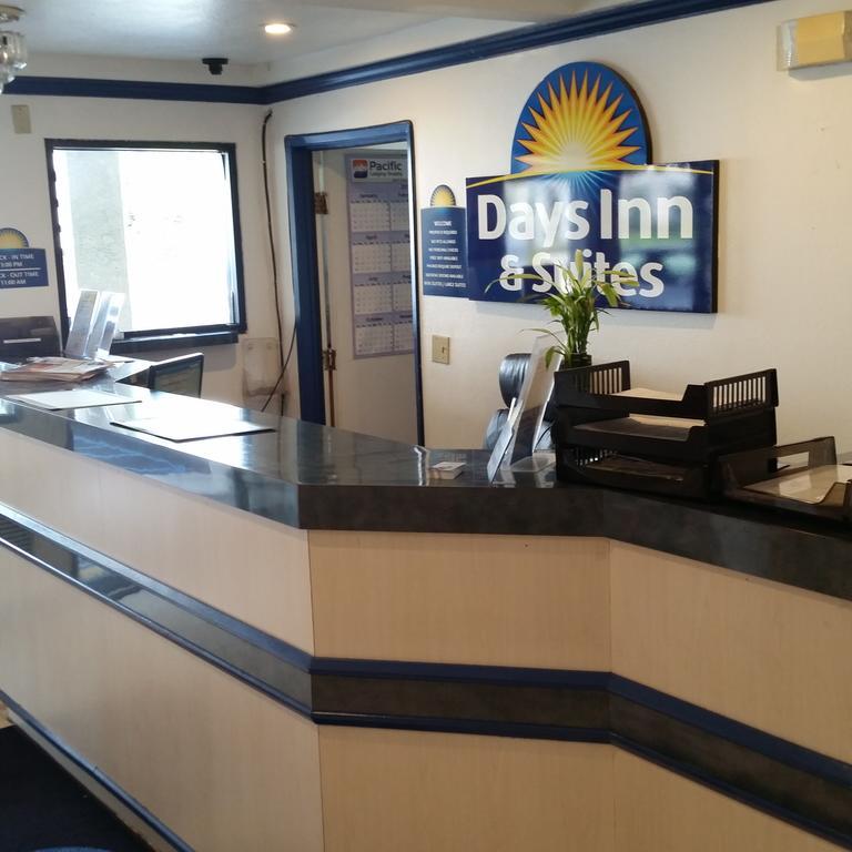 Days Inn By Wyndham Orange Anaheim Bagian luar foto